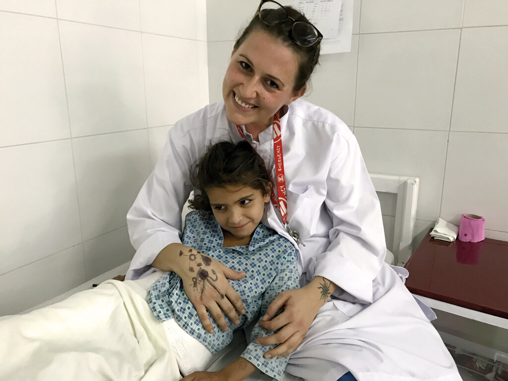 Bei ihrer Arbeit in Afghanistan sah Sarah Hell viele verletzte Kinder: Die Provinz Helmand ist vermintes Gelände. Foto: Archiv Sarah Hell