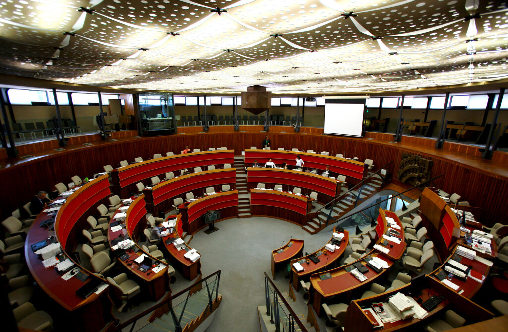 Das Nettogehalt der Regionalabgeordneten wird sich mit Jahresbeginn erhöhen – von derzeit rund 5.900 Euro auf 6.400 Euro. Foto: Alexander Alber
