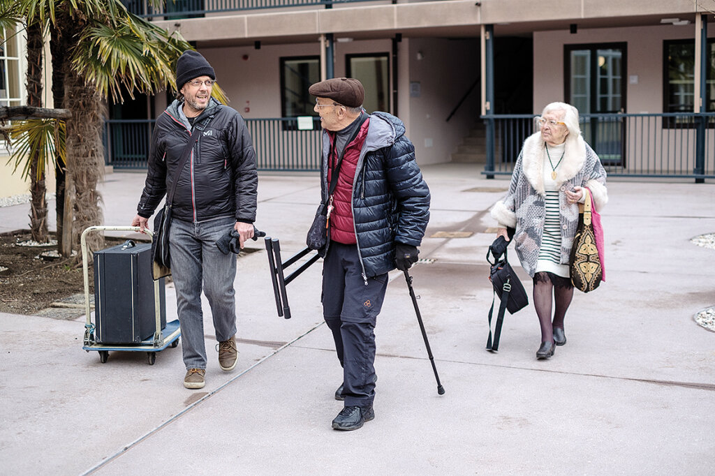 Ungewöhnliches Powerpaar: Gino Armellini und Erna Marcon getrauen sich noch mit bald 90, Musik zu machen, Georg Mair hat sie zu ihrem Konzert im Grieserhof begleitet. Foto: Ludwig Thalheimer