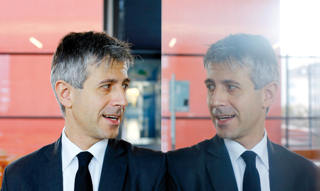 „Ich war tatsächlich überrascht von der Qualität der meisten Politiker“: Der Jurist Francesco Palermo, 48, leitet das Institut für Vergleichende Föderalismusforschung an der Bozner Eurac; seit 2013 ist er parteiunabhängiger Senator in Rom. Foto: Alexander Alber