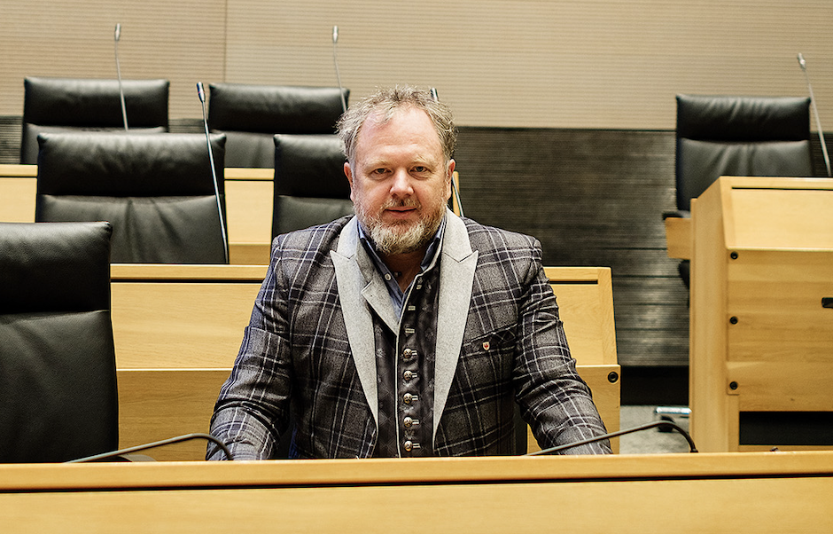 Gert Lanz im Plenum des Landtages: „Ich wäre für eine sehr viel klarere Trennung zwischen Exekutive und Legislative.“ Foto: Ludwig Thalheimer