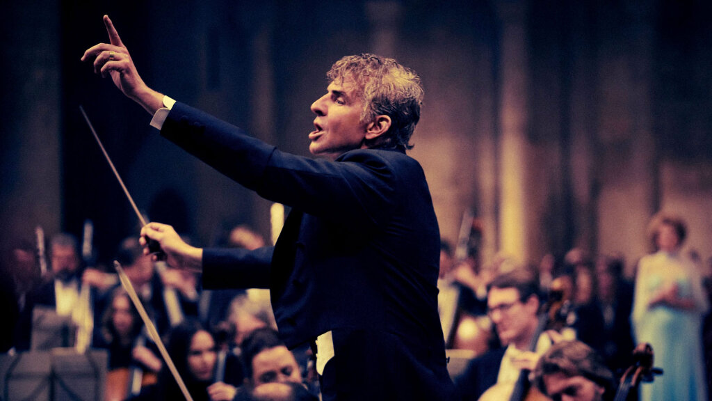 Regisseur und Schauspieler Bradley Cooper setzt Stardirigent Leonard Bernstein in der Filmbiografie „Maestro“ ein Denkmal. Foto: Archiv