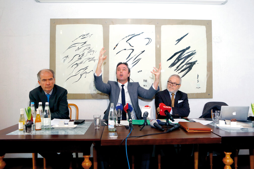 Verbales Feuerwerk voller Attacken und Unterstellungen: Sad-Chef Ingemar Gatterer mit Peter Hilpold (links) und Mariano Vettori während der Pressekonferenz am Mittwoch vergangener Woche im Bozner Hotel Greif. Foto: Alexander Alber