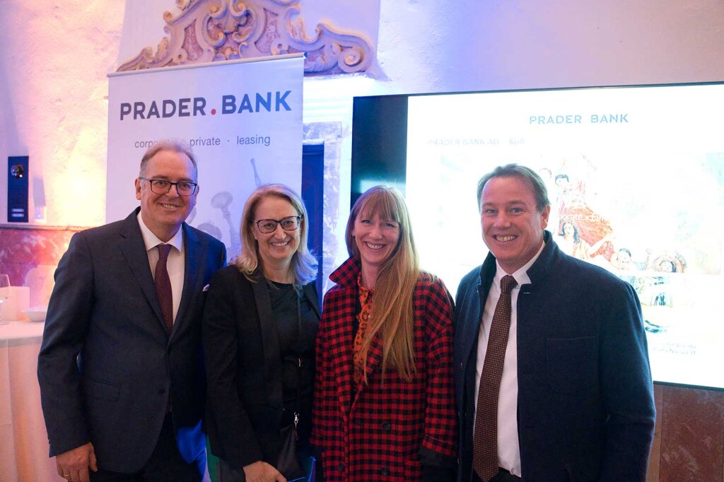 Josef Prader, der Gründer und Inhaber der Prader Bank, mit Ehefrau Gabi sowie Stefanie und Joachim Oberrauch vom Unternehmen Finstral Foto: Alexander Prader