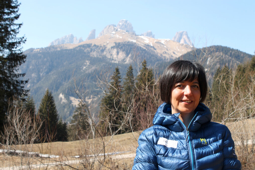 Mara Nemela, 50, ist seit 2021 Direktorin der Stiftung Dolomiten Unesco. Die gebürtige Boznerin ist studierte Umwelt- und Raumplanerin und lebt in Canazei im Fassatal. Foto: Privat
