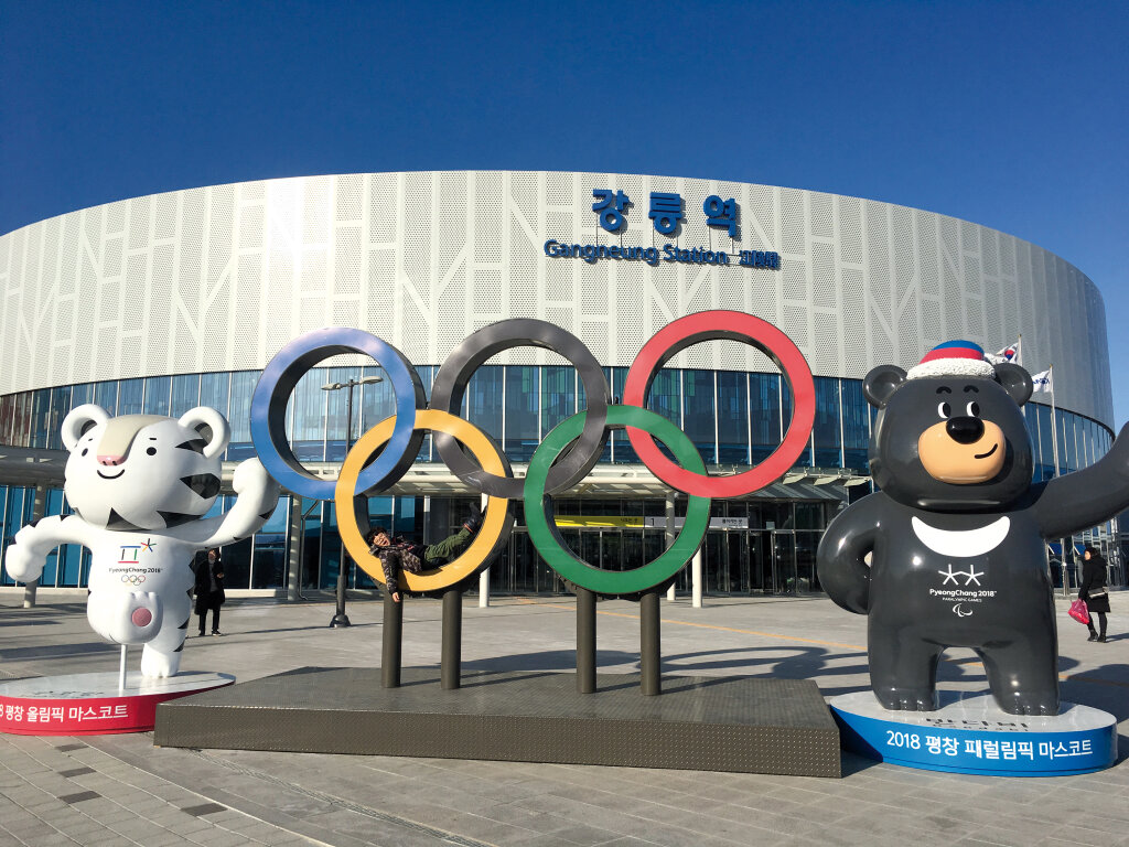 Die Olympischen Winterspiele 2018 finden vom 9. bis 25. Februar in PyeongChang/Südkorea statt. Die Maskottchen sind der weiße Tiger Soohorang („Stärke“) und Bandabi. Foto: Katharina von Tschurtschenthaler