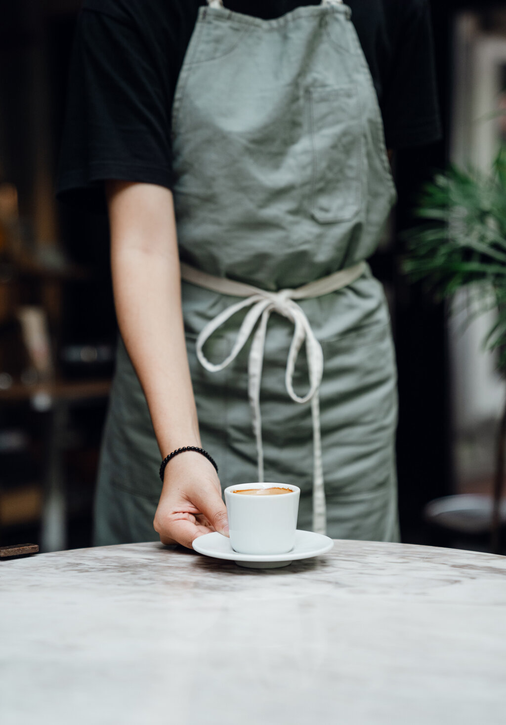 Die Arbeitsbedingungen in der Hotellerie und Gastronomie können mit den Ansprüchen der jungen Menschen nicht mehr mithalten: Jetzt sind die Arbeitgeber gefordert. Foto: Ketut Subiyanto