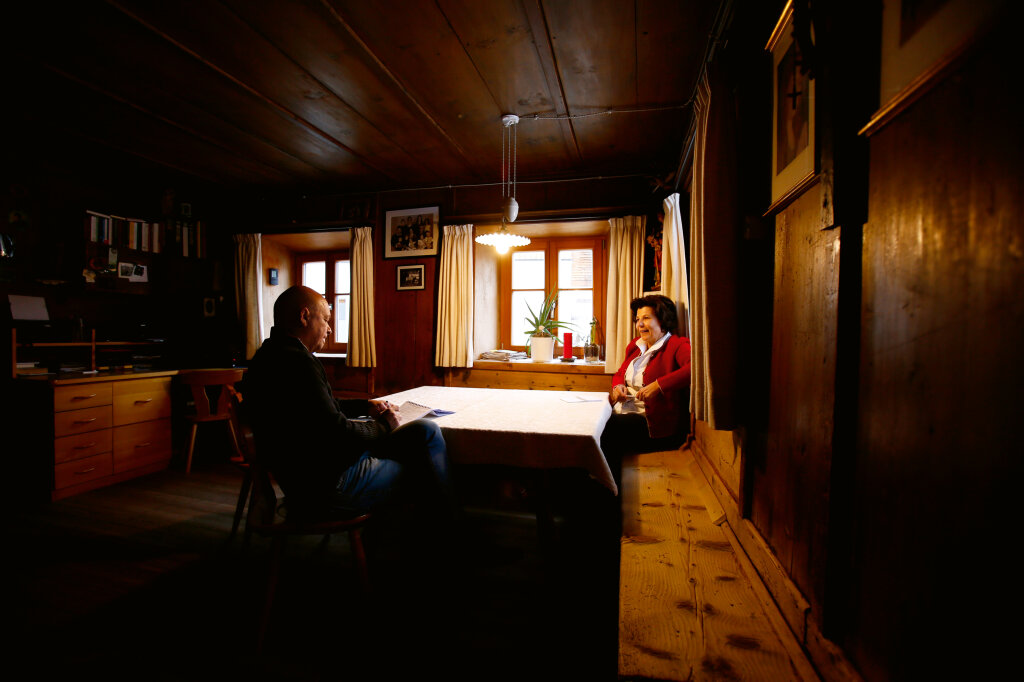 Norbert Dall’Ò zu Besuch in der Stube der Landesrätin Maria Hochgruber Kuenzer. Foto: Alexander Alber