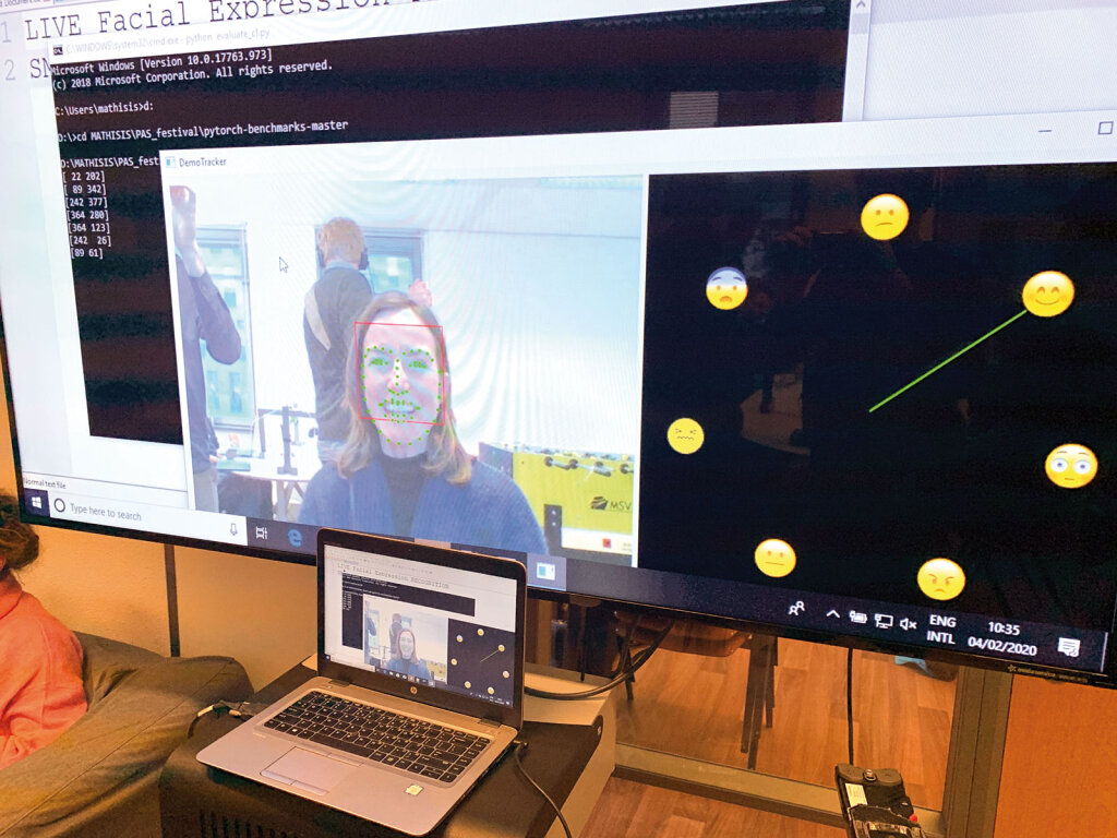 Gut drauf? Der Computer an der Uni Maastricht erkennt die Laune des Nutzers und passt den Lernstoff an – emotionale Gesichtserkennung heißt das. Solche Projekte sind durch den Brexit in Gefahr. Foto: Computer an der Uni Maastricht