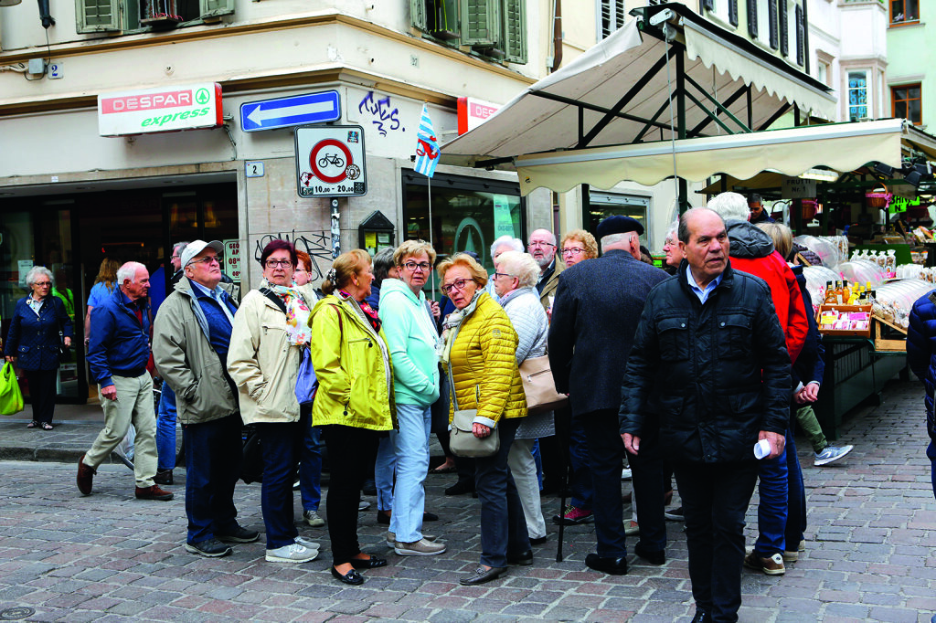 Nur 11 Prozent der befragten Südtiroler sind der Meinung, dass der Tourismus das Orts- und Landschaftsbild nicht durch bauliche Maßnahmen beeinträchtigt. Foto: Alexander Alber