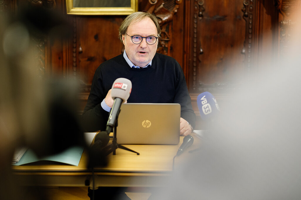„In der italienischen Justiz haben ideologische Cliquen das Sagen“: Staatsanwalt Cuno Tarfusser bei der Medienkonferenz am vergangenen Freitag im Bozner Kolpinghaus. Foto: Ludwig Thalheimer