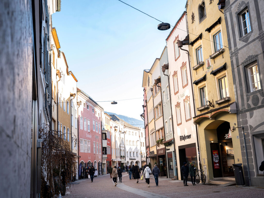 In Bruneck wurde der Leerstand erhoben, es wurden Siedlungsgrenzen gezogen, Verkehrskonzepte, Ensembleschutzpläne und Tourismusentwicklungkonzepte beigelegt: Heute ist Bruneck die erste Stadt, die ein Gemeindeentwicklungsprogramm vorgelegt hat. Foto: LPA/Fabio Bruccoleri