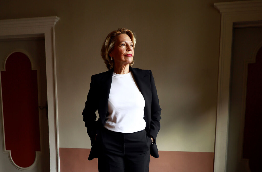 Micki Gruber hat in ihrem Leben schon vieles getan, der Wechsel ist eine Konstante: Ganz Marketingprofi weiß sie genau, welches Bild von sich sie nach außen vermitteln möchte. Foto: Alexander Alber