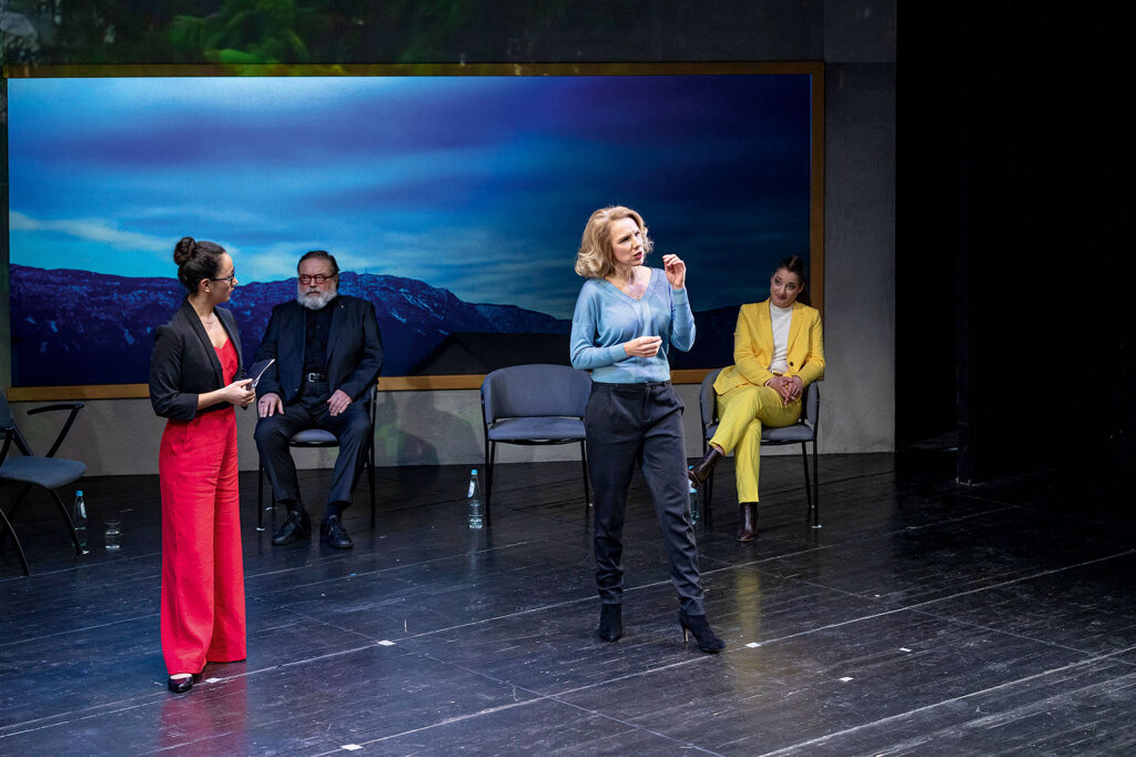 Sterbehilfe? Karin Yoko Jochum, Berth Wesselmann, Kornelia Lüdorff, Marion Reiser (von links) stellen die Debatte nach. Foto: Lineematiche Visual design studio