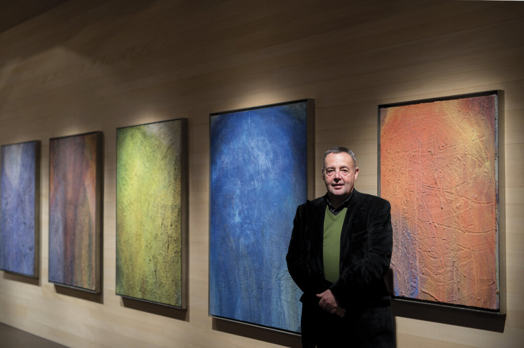 Schlussspurt bei der Ausstellung des Malers Jörg Hofer in der Holzwerkstatt Faißt in Hittisau im Bregenzerwald. Foto: Holzwerkstatt Faisst