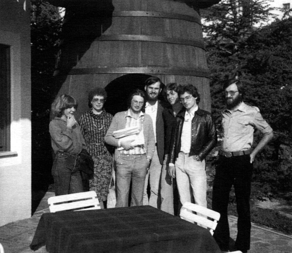 Studenten von damals, gut 40 Jahre ist es her: Eine klare Trennung zwischen Freizeit und Studium gab es nicht immer (2. von rechts ist Günther Pallaver, der Autor dieser Geschichte). Foto: Skolast