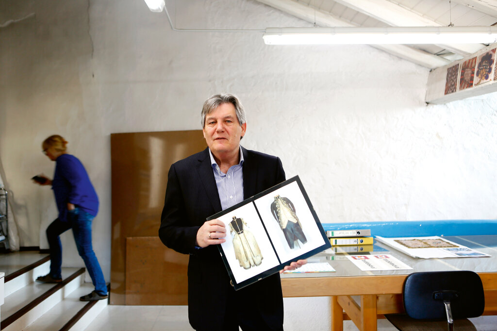 Richard Vill ist ein Spezialist für Leinen, jetzt hat er die Seide entdeckt: „Kleider erzählen viel über Gesellschaft und Wirtschaft.“ Foto: Alexander Alber