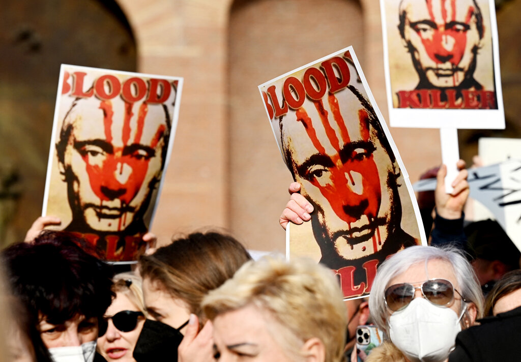 Proteste in Rom gegen Putins Krieg in der Ukraine: Wollten nicht erkennen, dass Putin ein großrussischer Imperialist ist, der in den Kategorien des 19. Jahrhunderts denkt. Foto: APA/AFP/Vincenzo Pinto