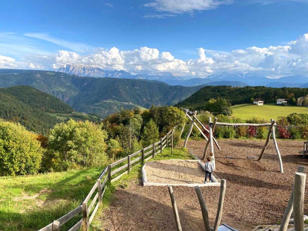 Auf dem Spielplatz in Jenesien. Foto: Melanie Donà