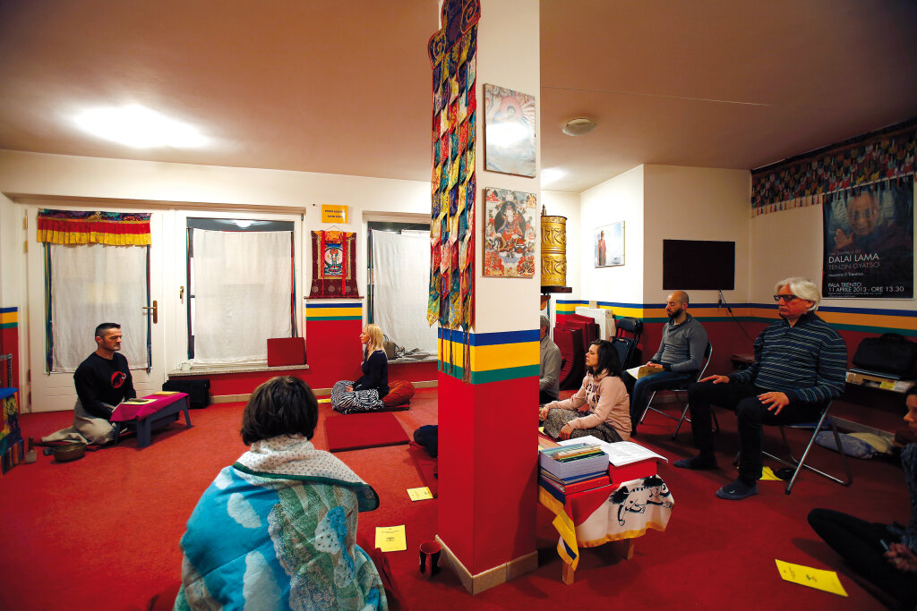 Das buddhistische Zentrum in Meran ist eines unter einigen anderen im Land. Hier treffen sich die italienischsprachigen Südtiroler zum Meditieren und Philosophieren. Foto: Alexander Alber