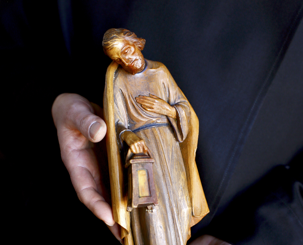 44 Jahre war die kleine Holzfigur verschwunden. Ihre Rückkehr hat vor allem Symbolwert. Foto: Alexander Alber