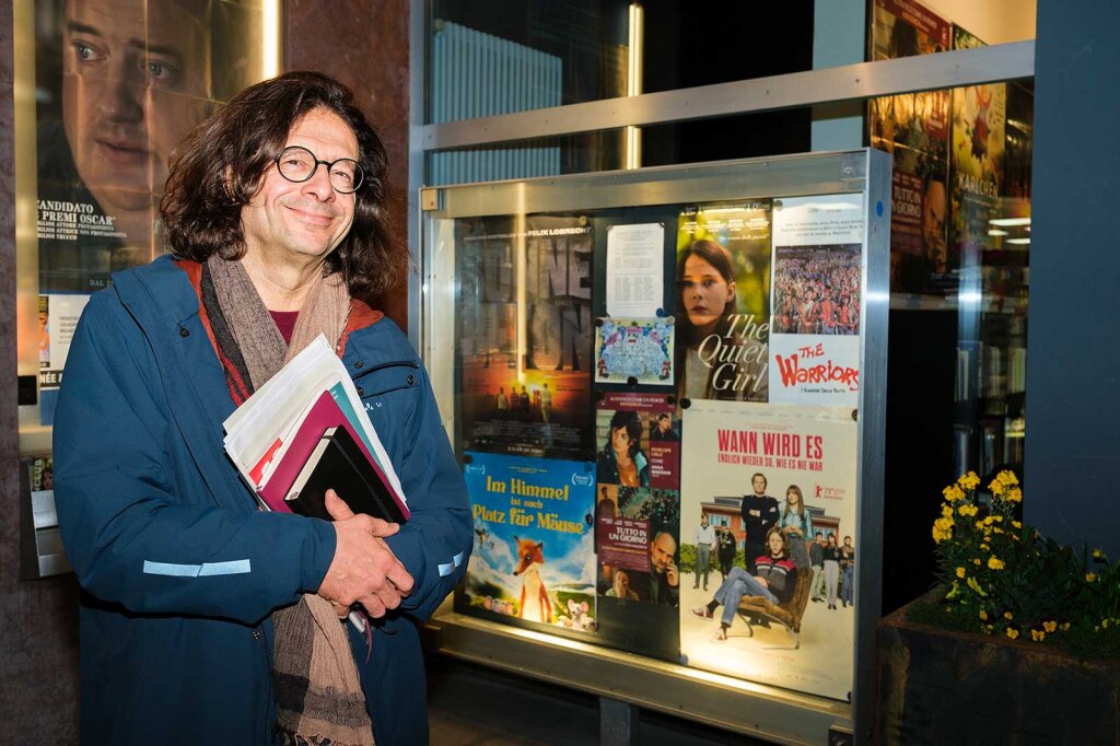 Vincenzo Bugno vor dem „Filmclub“ in Bozen, wo auch das Filmfestival stattfindet: „Stilistische und inhaltliche Erneuerung.“ Foto: Ludwig Thalheimer