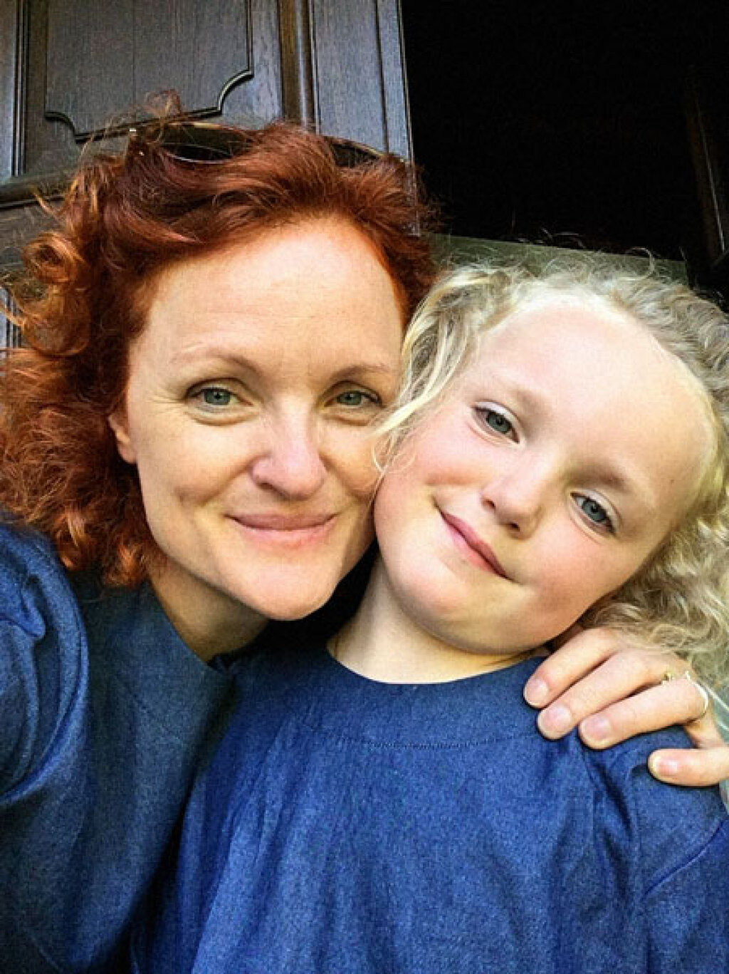 Sie möchte, dass es die Frauen der kommenden Generation leichter haben, sagt Alexa Stampfer Larsson. Dass mehr über Themen wie die Wechseljahre gesprochen wird: Deshalb hat sie ein Bild geschickt, das sie mit ihrer Tochter Blanca zeigt. Foto: Privat
