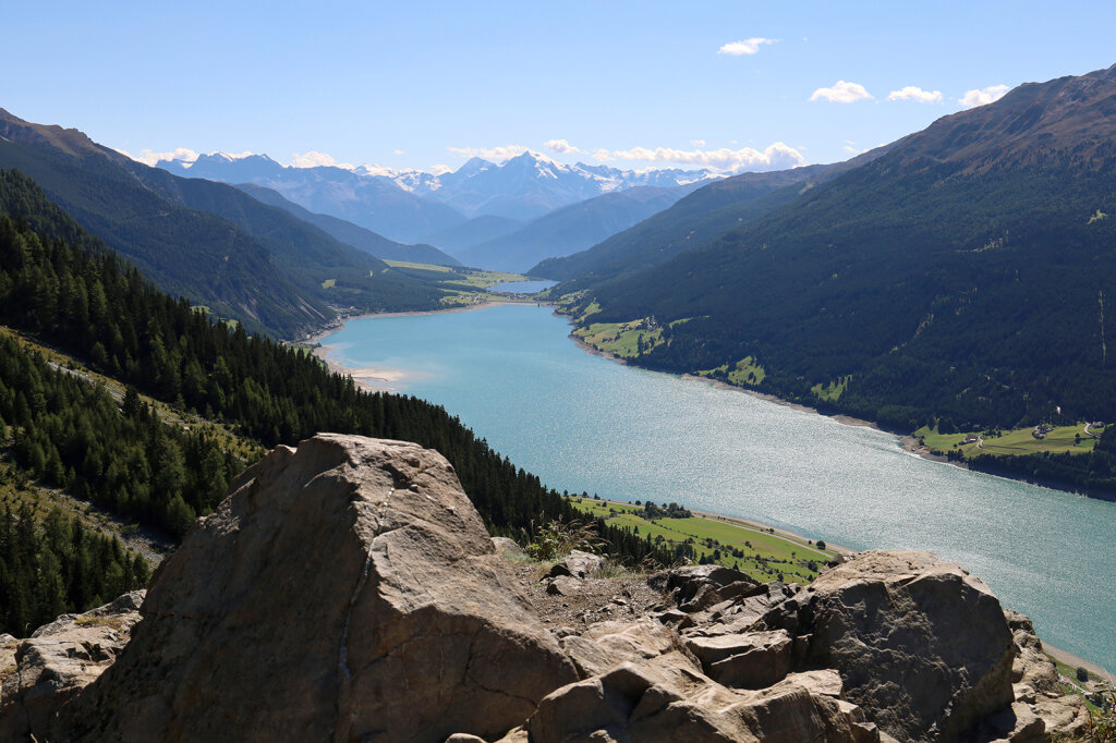Blick auf den Reschensee. Foto: Anja Eichelsdörfer