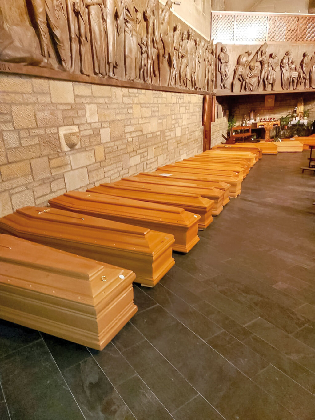 Jenseits des Vorstellbaren: Blick in eine Leichenkapelle in Bergamo. Foto: Apa