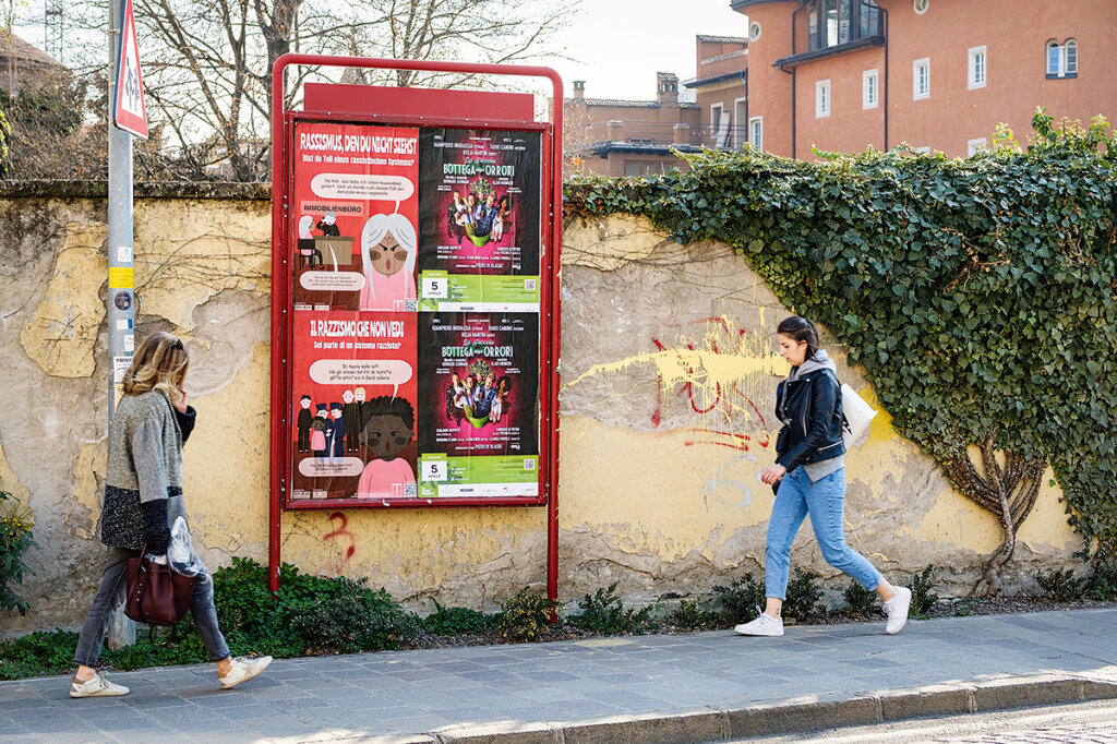Plakate der Stop-Racism-Kampagne in Bozen: Vom Nicht-rassistisch-sein-Wollen zum Antirassismus. Foto: Ludwig Thalheimer