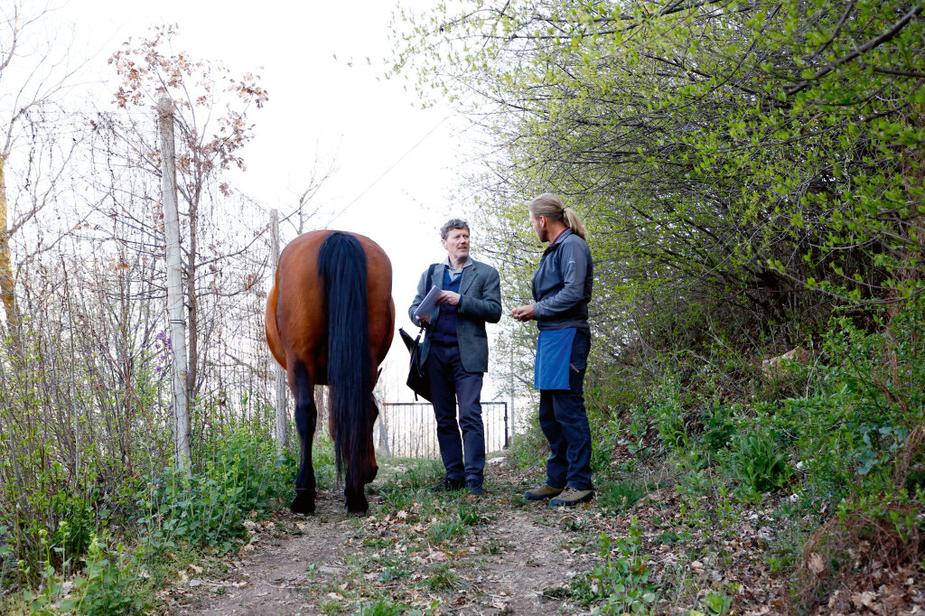 Markus Larcher ist über eine Stiftung gestolpert, die kaum jemand kennt: Stiftung Landschaft. Einmal im Jahr treffen sich die Mitglieder auf dem Hof von Dieter Oberhofer. Foto: Alexander Alber