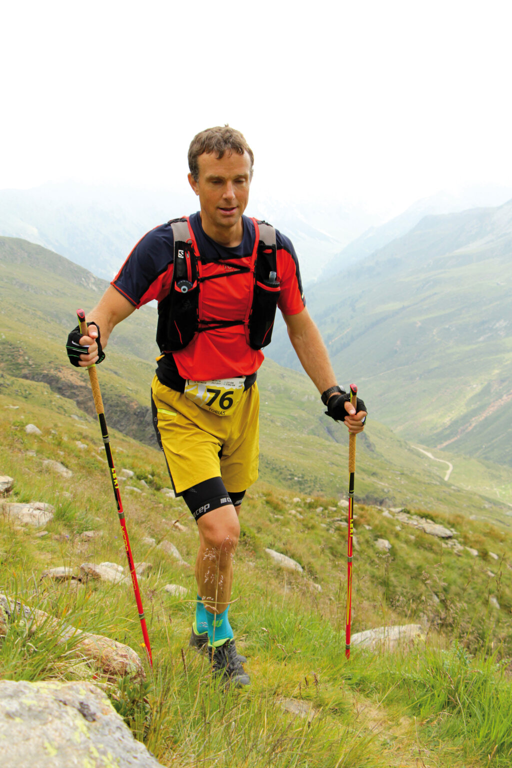121 Kilometer und 7.554 Höhenmeter in gut 29 Stunden: Tobias Hürter auf dem Weg zum höchsten Punkt des Südtirol Ultra Skyrace, und zwar zur Oberen Scharte (2.698 m) unterhalb des Hirzers in den Sarntaler Alpen. Foto: Digital Foto-Videoclub Sarntal