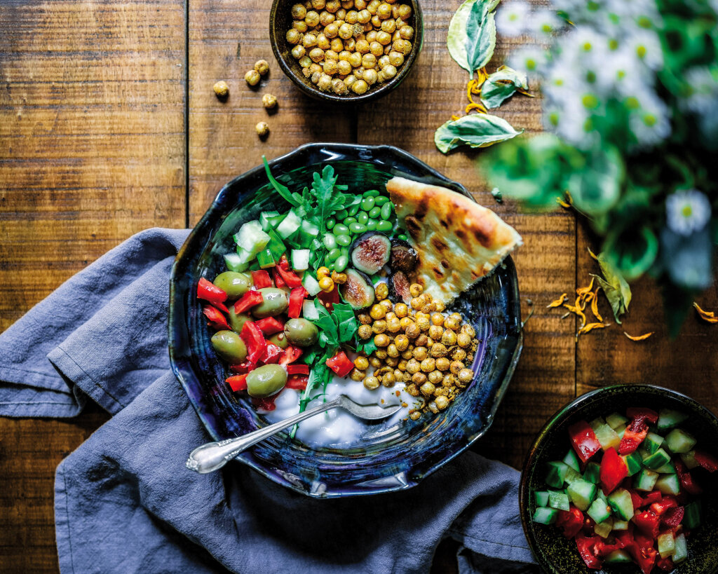 Seit der Jahrtausendwende werden die Menschen immer mehr vom Internet geprägt. Auch beim Essen. Nicht mehr nur isst das Auge mit, sondern auch die Augen zahlreicher Social-Media-Freunde. Foto: Edgar Castrejon/Unsplash