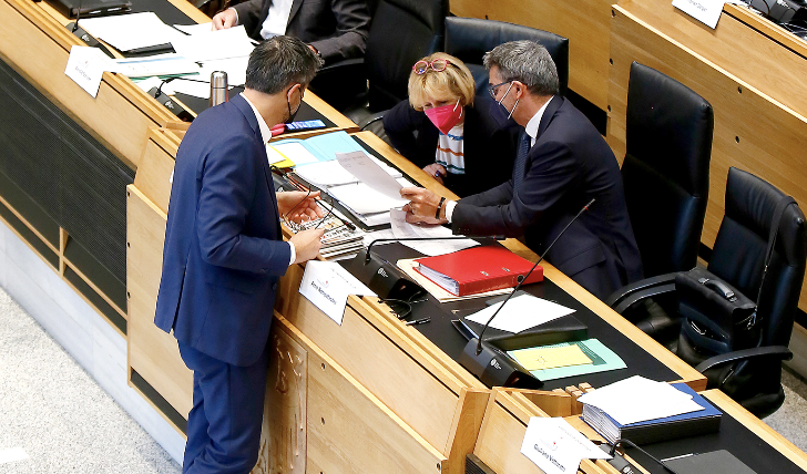 „In der SVP zeichnet sich kein autonomiepolitisches Denken im Sinne von mehr Eigenständigkeit ab“, so Leitner. Im Bild die Regierungsbank im Landtag vor zwei Wochen. Foto: Alexander Alber