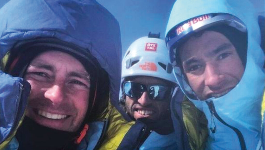 Um 12:43 Uhr des 16. April entstand dieses Selfie: Roskelley, Auer und Lama am Gipfel des Howse Peak. Foto: Jess Roskelley, Instagram