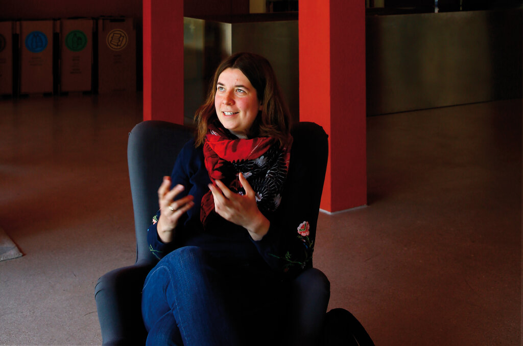 Dana Engel erforscht an der Europäischen Akademie (Eurac), wie Kinder mit Sprachenvielfalt umgehen: „Mehrsprachigkeit ist etwas, das uns stärkt.“ Foto: Alexander Alber