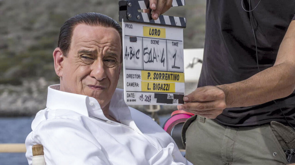 So, als wäre er der echte Silvio, und der echte Silvio bloß ein Schmierenkomödiant: Toni Servillo in „Loro“ von Paolo Sorrentino. Foto: Archiv