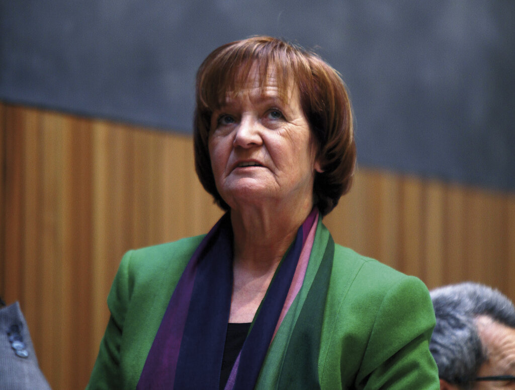 „Je älter man wird, desto sicherer wird die Endlichkeit – vor allem die eigene Endlichkeit“: Martha Stocker, 64, ist seit fünf Jahren Landesrätin für Gesundheit, Soziales und Arbeit. Ihre politische Laufbahn begann sie als SVP-Ortsjugendreferentin in Kematen, 1979. Foto: Alexander Alber