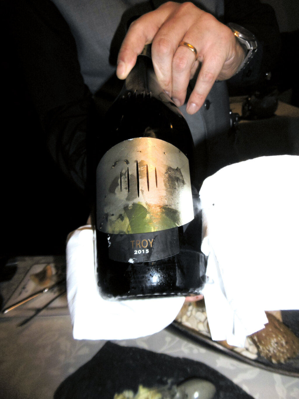 Chardonnay Troy 2015: Im Vergleich mit Cervaro della Sala, Bienenberg, Evening Land, Louis Latour, und La Quintessence. Foto: Extrawurst