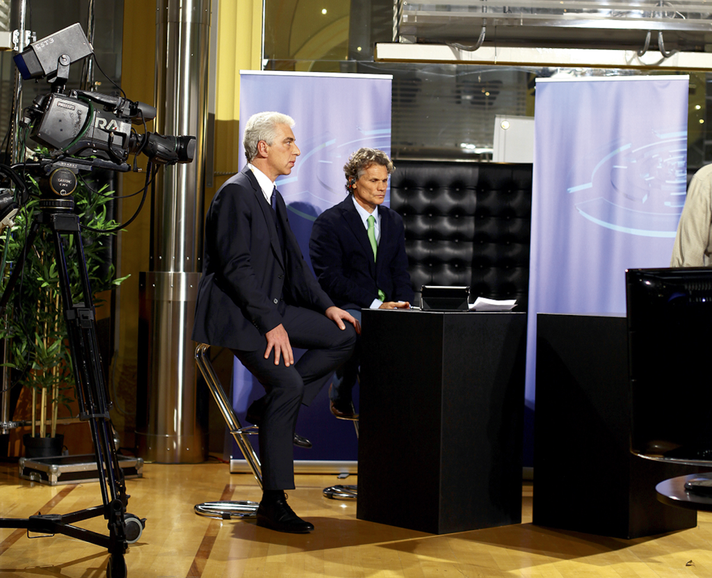 Wolfgang Mayr (rechts im Bild gemeinsam mit seinem Rai-Kollegen Zeno Braitenberg): „Das müsste Rai Südtirol doch auch hinbekommen.“ Foto: Alexander Alber