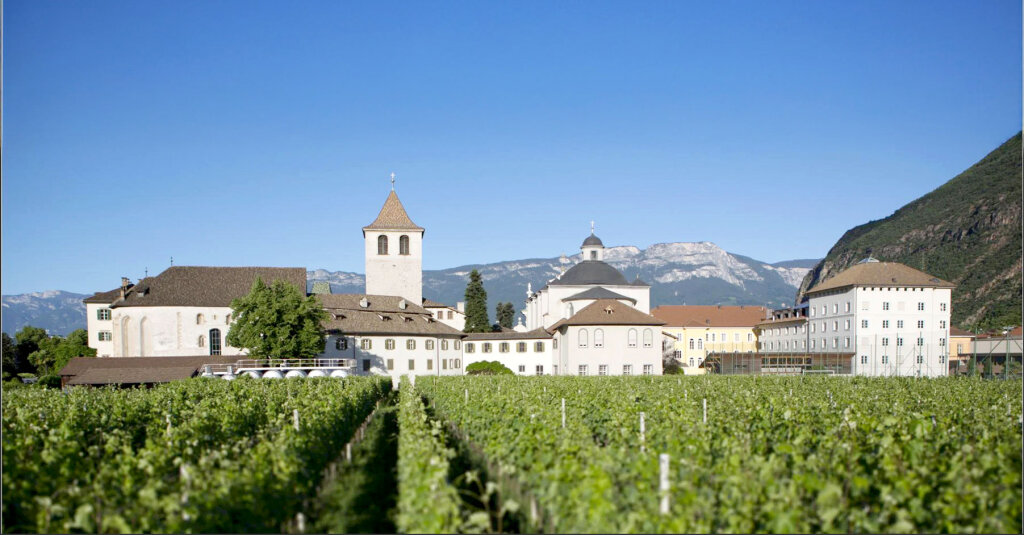 Kloster Muri-Gries des gleichnamigen Viertels in Bozen: In Südtirol gibt es viele Namen, bei denen das „ie“ als „i-e“ gesprochen wird. Foto: Archiv