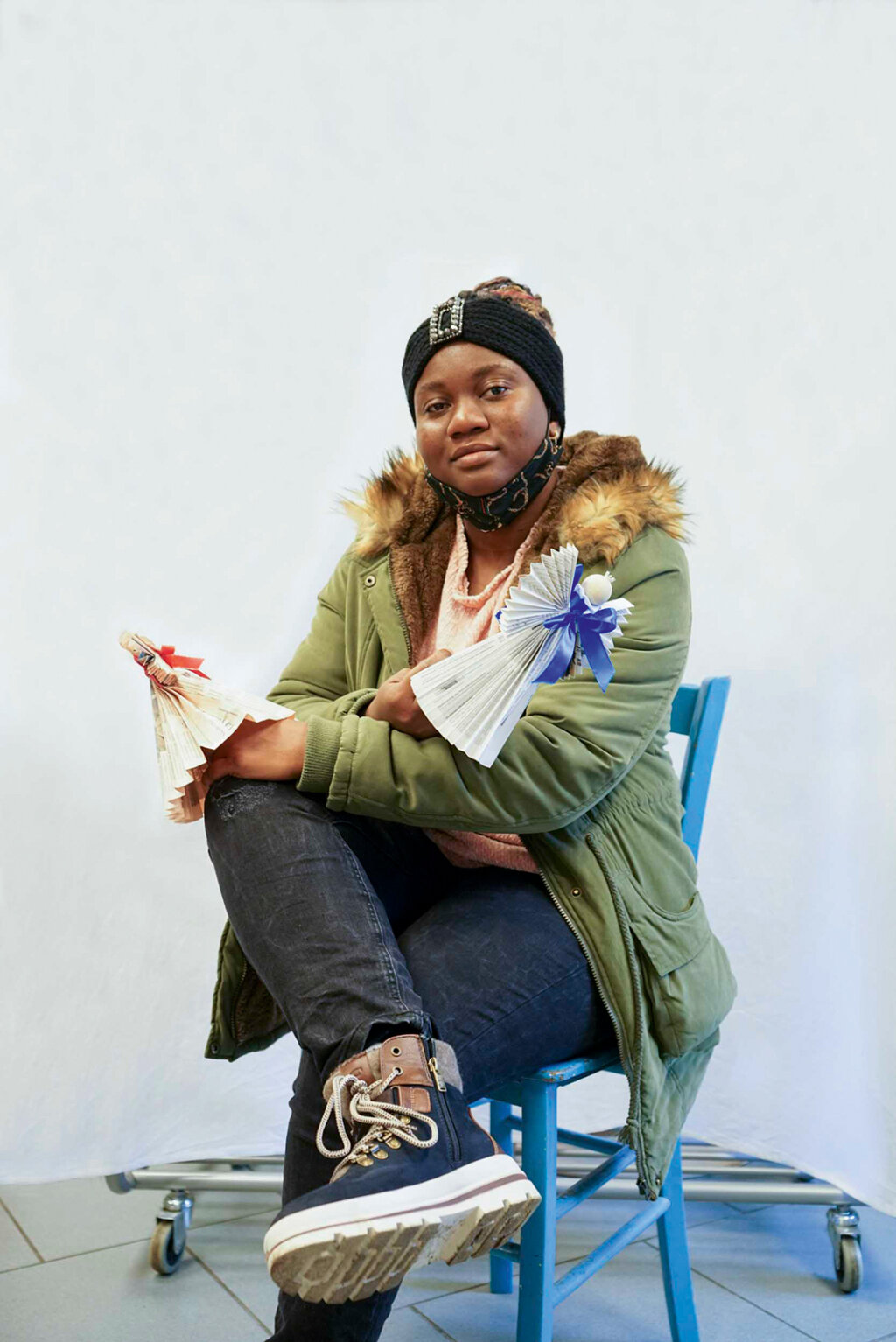 Faith ist 25 und kam aus Nigeria nach Italien: Die Spezialistin für Weihnachtssterne lebt mit ihren zwei Kindern in Brixen, der Rest der Familie in Nigeria. Foto: Veronika Erlacher und Christine Unterhofer