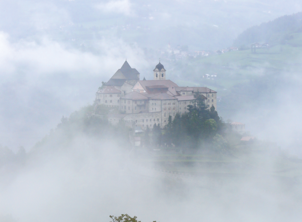 Kloster Säben: Abseits von Schnelllebigkeit, Konsum und frenetischem Treiben – wer sich dazu entschied, ins Kloster zu gehen, wurde Teil eines Mikrokosmos. Foto: Alexander Alber