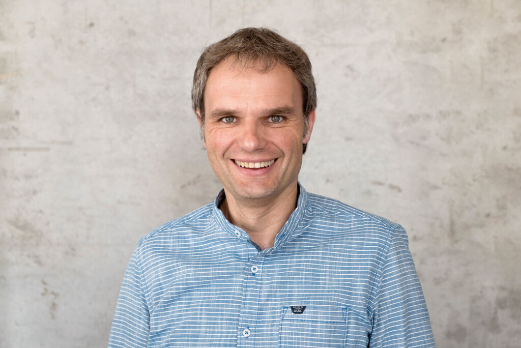 Von Josef Bernhart stammt das „Bürokratiedschungelbuch“ (Raetia-Verlag 2018). Foto: Josef Bernhart