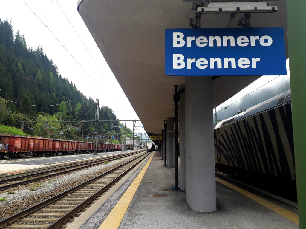 Endstation: Hier steht, wer mit dem Zug nach Nord oder Süd möchte. Jetzt steht hier niemand mehr. Foto: Andrej Werth