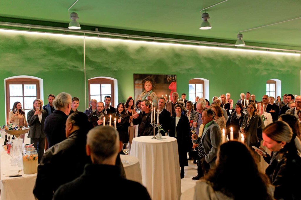 Spirituell und bewegend: Raimund Frötscher überraschte seine Gäste mit einer Eröffnungsrede der besonderen Art. Foto: Maria Martus Photography