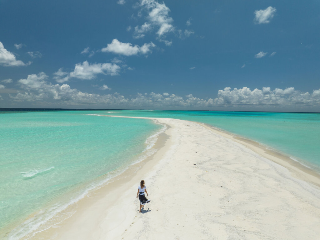 Auf der maledivischen Insel Kamadhoo leben 300 Menschen, ihr Durchmesser beträgt rund 500 Meter. Foto: Hassan Ishan