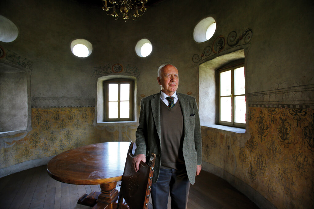 Stiftungspräsident und Münzforscher Helmut Rizzolli auf Schloss Maretsch. Foto: Alexander Alber