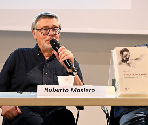 Roberto Masiero (Bolzano 1952) è autore del volume “Il mite caprone rosso. Vita breve di norbert c. kaser” (Edizioni alphabeta Verlag/Raetia 2024, pagine 539, Euro 22). Il libro verrà presentato venerdì 7 giugno, alle ore 19.00, alla Nuova Libreria Cappelli di Bolzano. Foto: Gilberto Cavalli