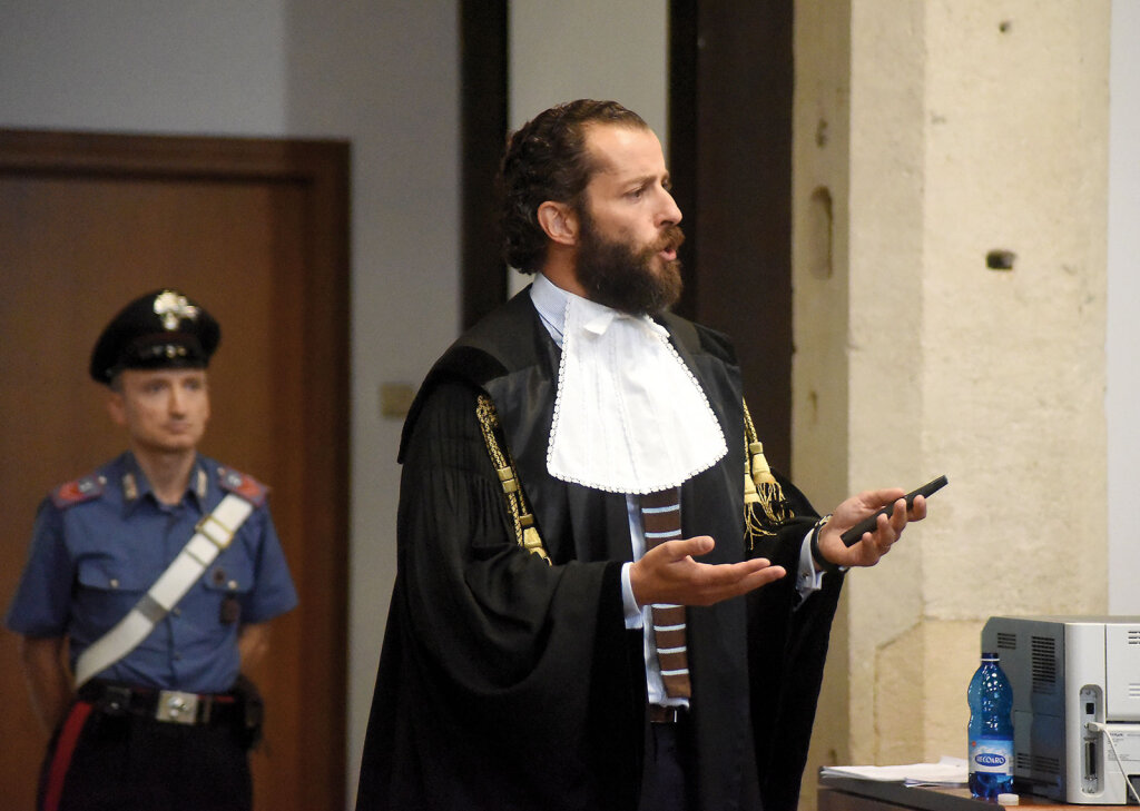 Strafverteidiger Canestrini vor Gericht: Vor dem Lockdown fünf Verhandlungen an einem Tag, jetzt fünf in einem Monat. Foto: Nicola Pasotto